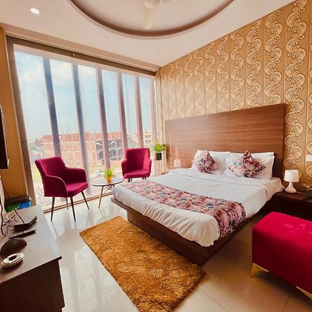 Hotel Pearl Grand, Zirakpur - Top Rated & Most Awarded Property In Tricity Chandīgarh Dış mekan fotoğraf