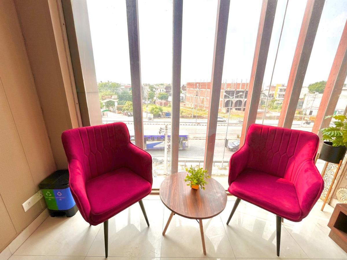 Hotel Pearl Grand, Zirakpur - Top Rated & Most Awarded Property In Tricity Chandīgarh Dış mekan fotoğraf