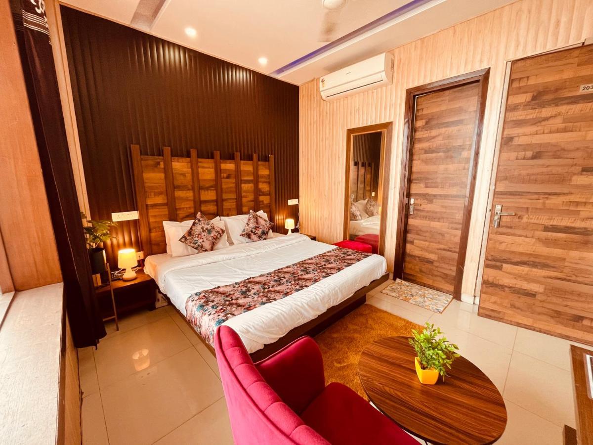Hotel Pearl Grand, Zirakpur - Top Rated & Most Awarded Property In Tricity Chandīgarh Dış mekan fotoğraf