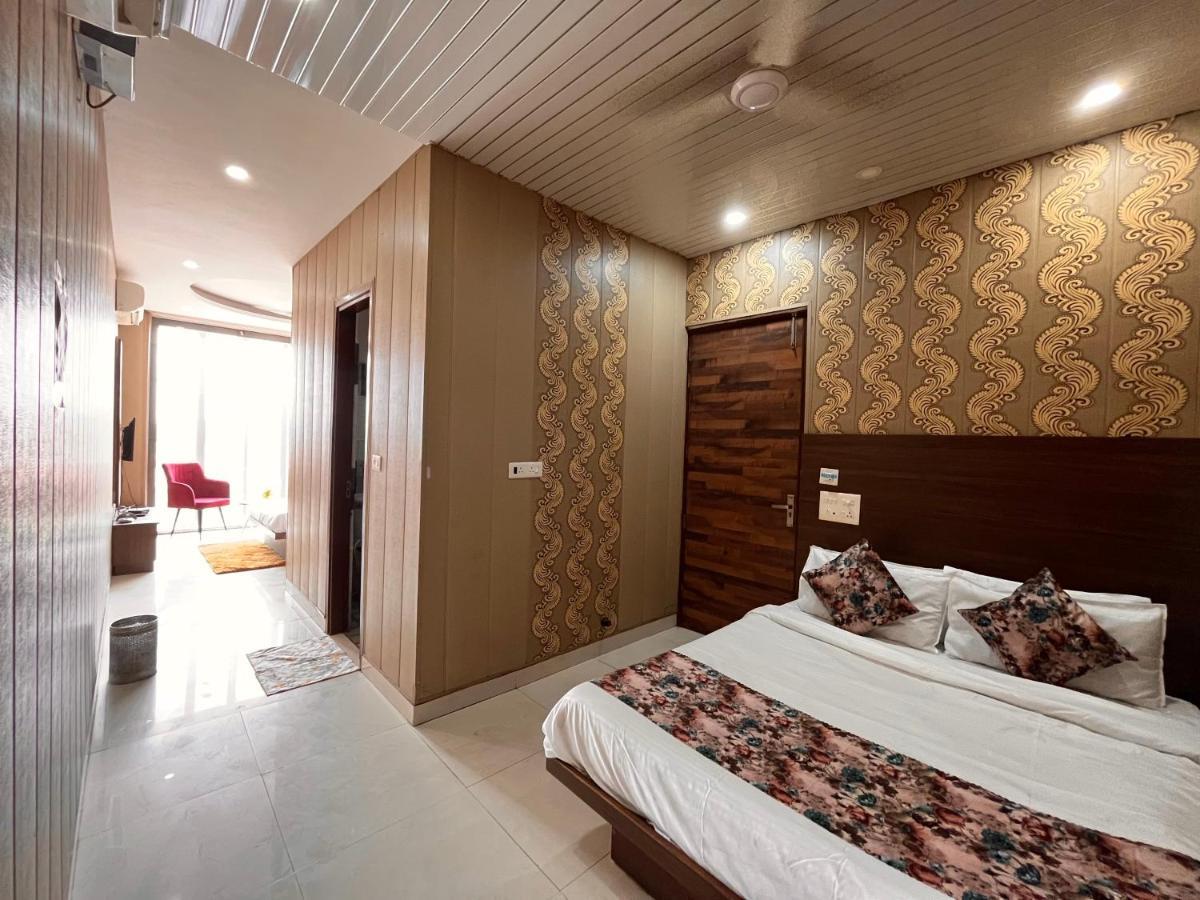 Hotel Pearl Grand, Zirakpur - Top Rated & Most Awarded Property In Tricity Chandīgarh Dış mekan fotoğraf