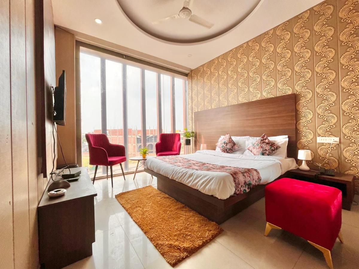 Hotel Pearl Grand, Zirakpur - Top Rated & Most Awarded Property In Tricity Chandīgarh Dış mekan fotoğraf