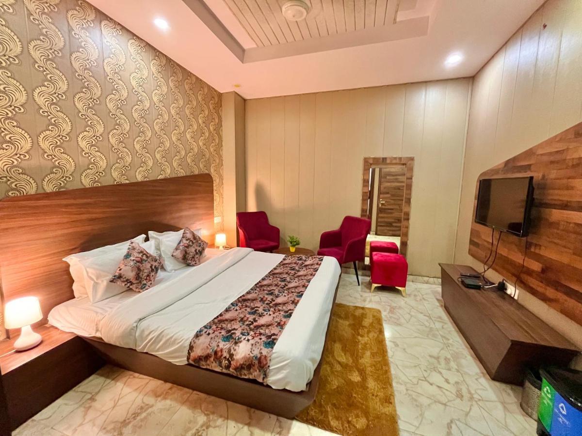Hotel Pearl Grand, Zirakpur - Top Rated & Most Awarded Property In Tricity Chandīgarh Dış mekan fotoğraf