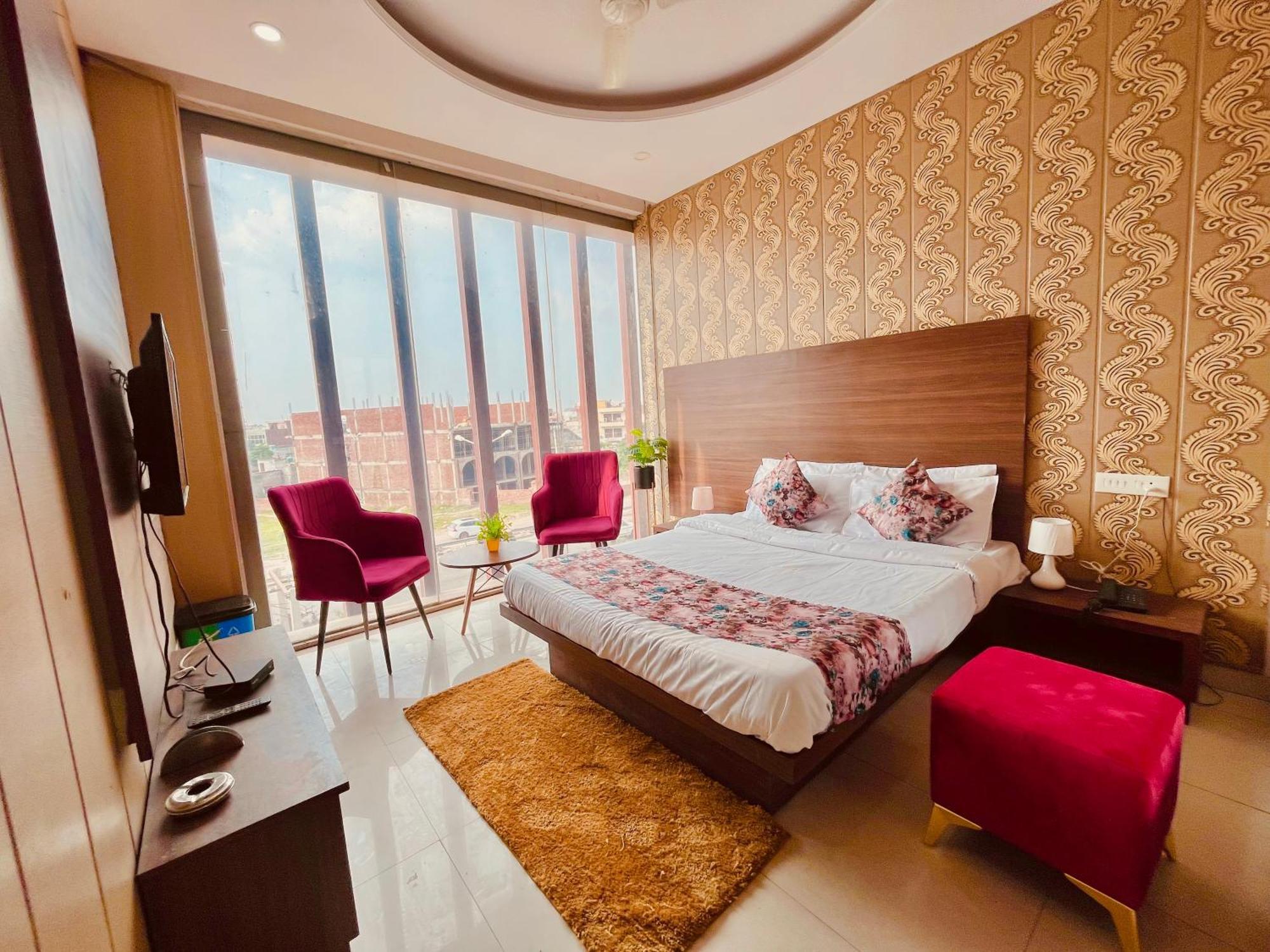 Hotel Pearl Grand, Zirakpur - Top Rated & Most Awarded Property In Tricity Chandīgarh Dış mekan fotoğraf